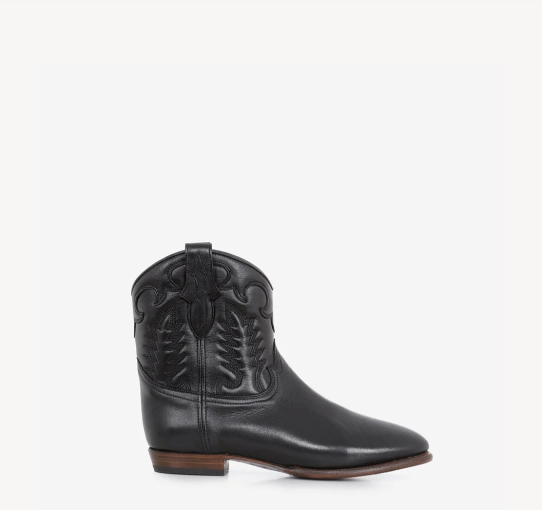 Boots early Midnight black leather