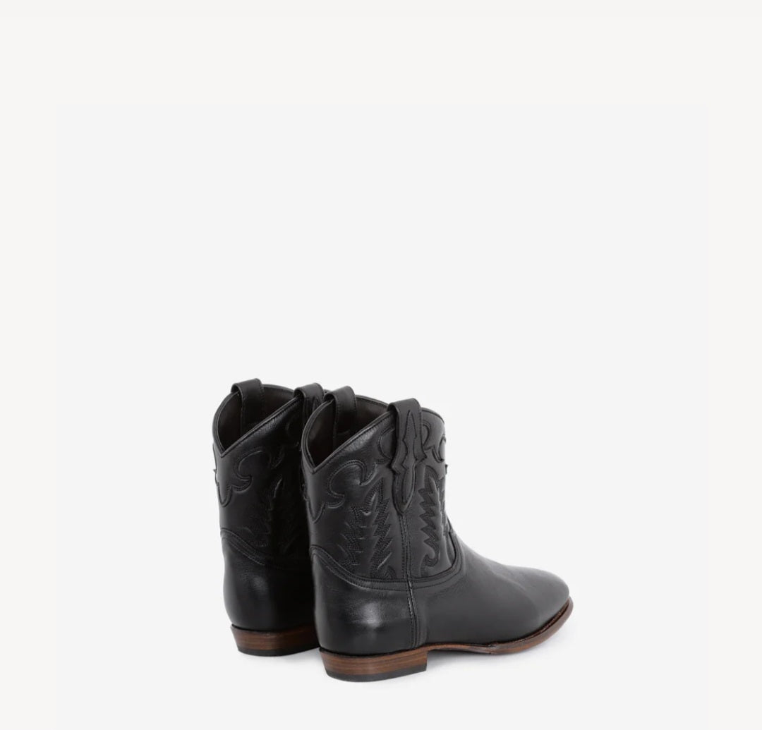 Boots early Midnight black leather