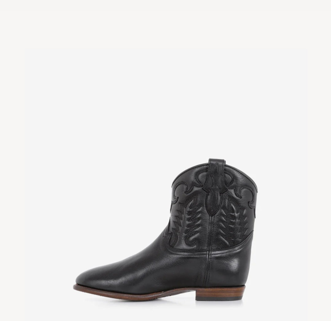 Boots early Midnight black leather